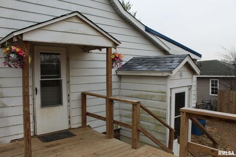 Tiny photo for 817 N 6TH Street, MtVernon, IL 62864 (MLS # EB460759)