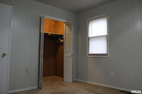 Tiny photo for 817 N 6TH Street, MtVernon, IL 62864 (MLS # EB460759)