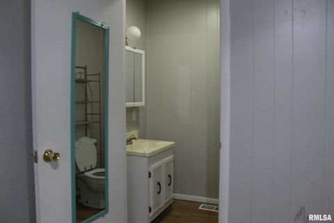 Tiny photo for 817 N 6TH Street, MtVernon, IL 62864 (MLS # EB460759)