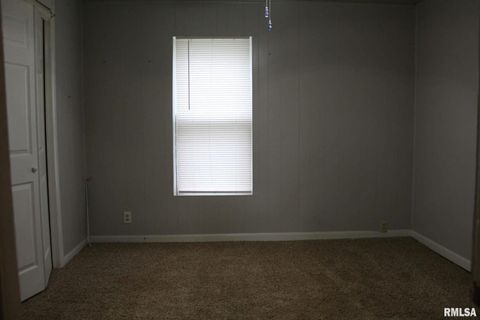 Tiny photo for 817 N 6TH Street, MtVernon, IL 62864 (MLS # EB460759)