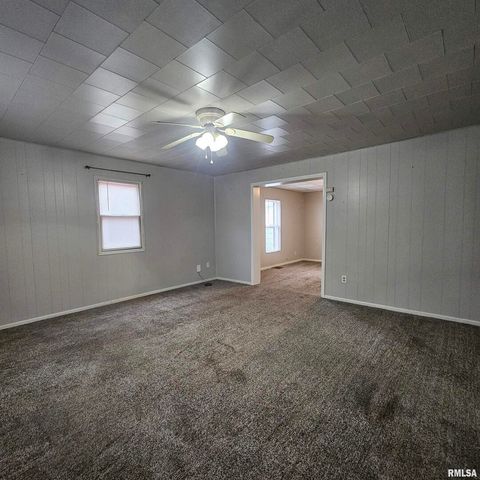 Tiny photo for 817 N 6TH Street, MtVernon, IL 62864 (MLS # EB460759)