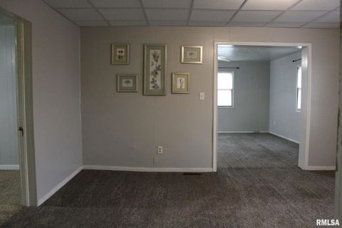 Tiny photo for 817 N 6TH Street, MtVernon, IL 62864 (MLS # EB460759)