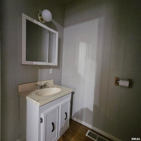 Tiny photo for 817 N 6TH Street, MtVernon, IL 62864 (MLS # EB460759)