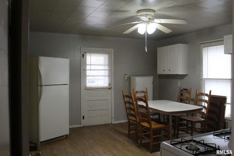 Tiny photo for 817 N 6TH Street, MtVernon, IL 62864 (MLS # EB460759)