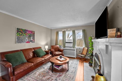 Tiny photo for 2 Breezy Point Road, Clinton, IA 52732 (MLS # 12610532)