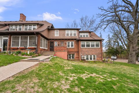 Photo of 2 Breezy Point Road, Clinton, IA 52732 (MLS # 12610532)