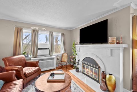 Tiny photo for 2 Breezy Point Road, Clinton, IA 52732 (MLS # 12610532)