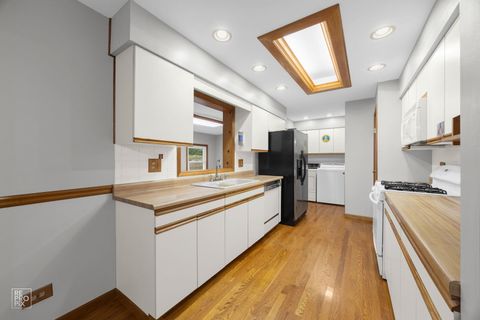 Tiny photo for Elk Grove Village, IL 60007 (MLS # 12628164)