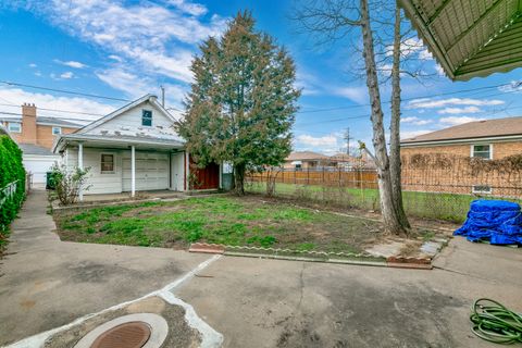 A home in Harwood Heights