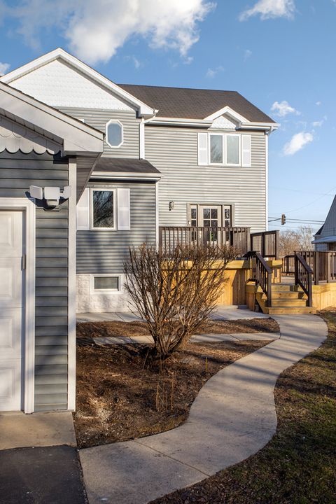 Tiny photo for 606 S York Street, Elmhurst, IL 60126 (MLS # 12618927)