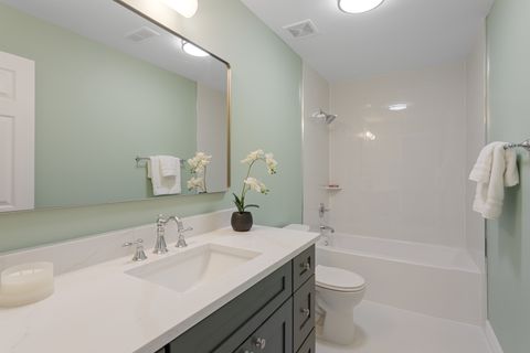 Tiny photo for 606 S York Street, Elmhurst, IL 60126 (MLS # 12618927)