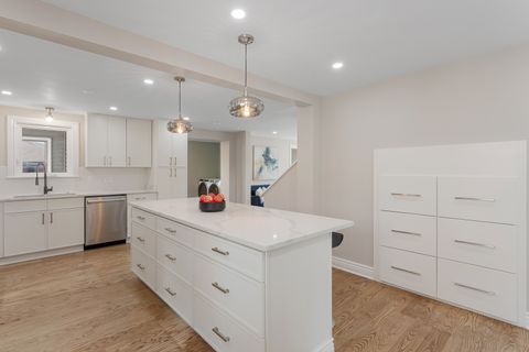 Tiny photo for 606 S York Street, Elmhurst, IL 60126 (MLS # 12618927)