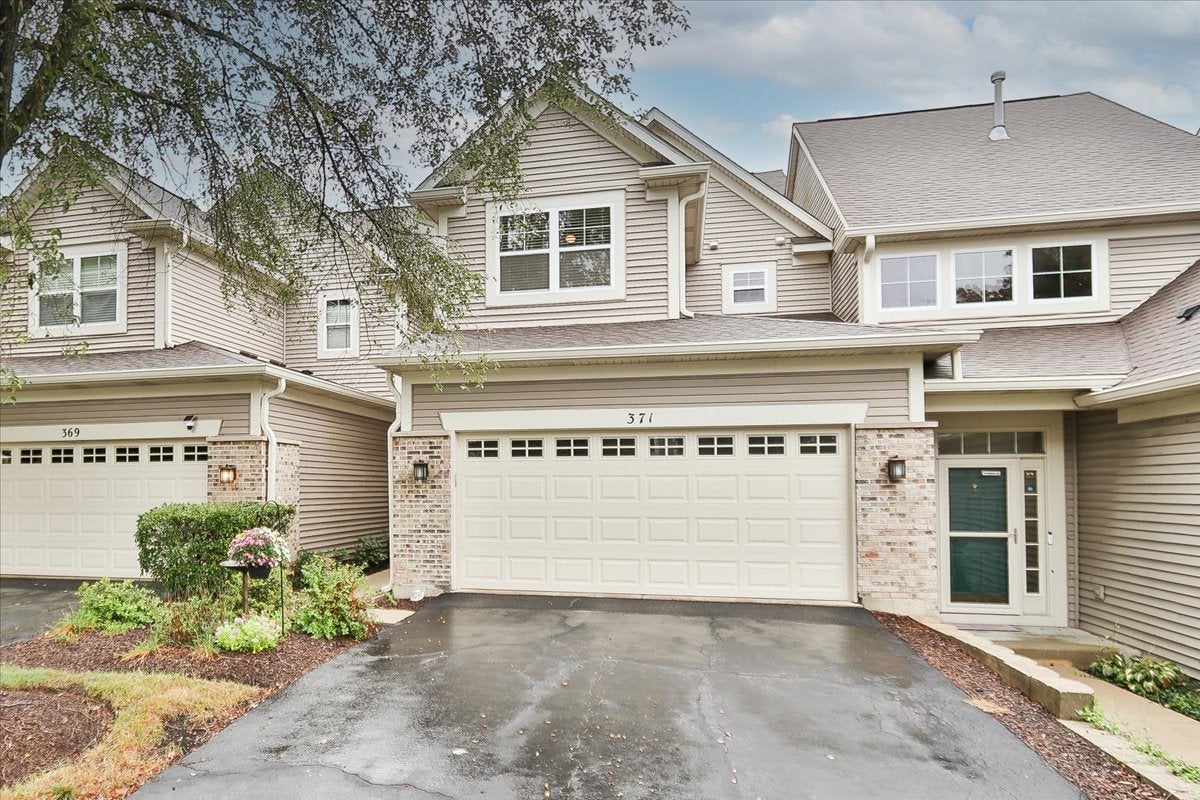 371 HICKORY Lane