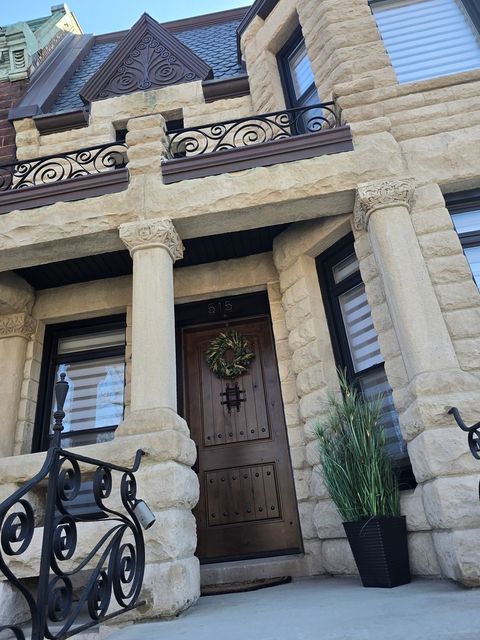 Tiny photo for 515 E Oakwood Boulevard, Chicago, IL 60653 (MLS # 12591936)