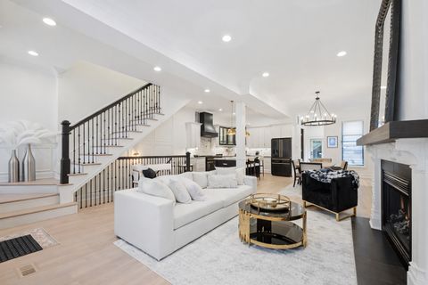 Tiny photo for 515 E Oakwood Boulevard, Chicago, IL 60653 (MLS # 12591936)