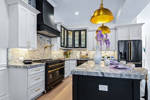 Tiny photo for 515 E Oakwood Boulevard, Chicago, IL 60653 (MLS # 12591936)