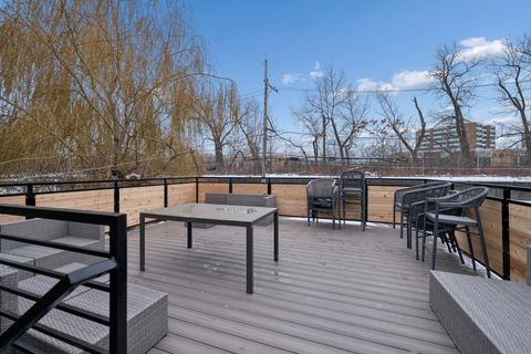 Tiny photo for 515 E Oakwood Boulevard, Chicago, IL 60653 (MLS # 12591936)