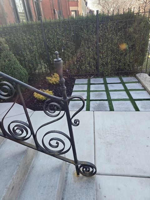 Tiny photo for 515 E Oakwood Boulevard, Chicago, IL 60653 (MLS # 12591936)