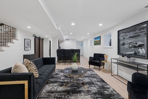 Tiny photo for 515 E Oakwood Boulevard, Chicago, IL 60653 (MLS # 12591936)