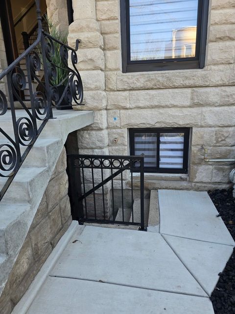 Tiny photo for 515 E Oakwood Boulevard, Chicago, IL 60653 (MLS # 12591936)