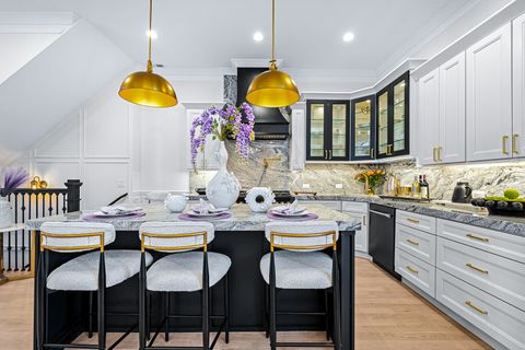 Tiny photo for 515 E Oakwood Boulevard, Chicago, IL 60653 (MLS # 12591936)