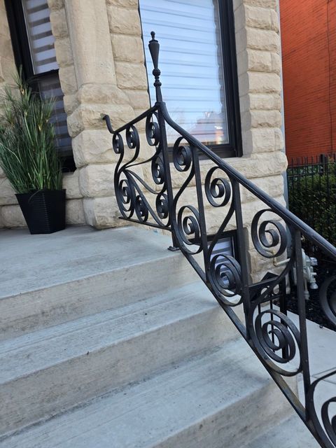 Tiny photo for 515 E Oakwood Boulevard, Chicago, IL 60653 (MLS # 12591936)