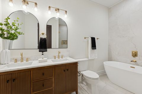 Tiny photo for 515 E Oakwood Boulevard, Chicago, IL 60653 (MLS # 12591936)