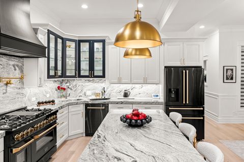 Tiny photo for 515 E Oakwood Boulevard, Chicago, IL 60653 (MLS # 12591936)