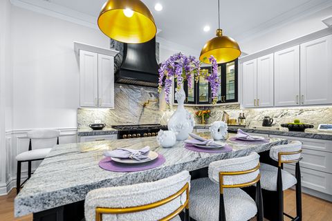 Tiny photo for 515 E Oakwood Boulevard, Chicago, IL 60653 (MLS # 12591936)