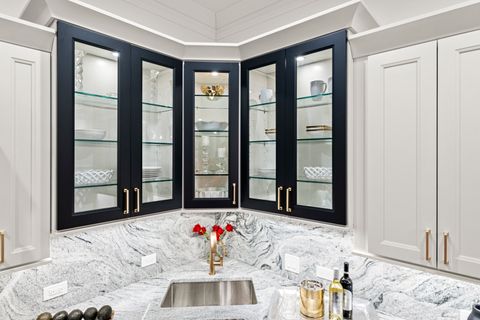 Tiny photo for 515 E Oakwood Boulevard, Chicago, IL 60653 (MLS # 12591936)