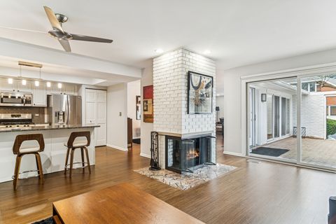 Tiny photo for 1 Harrogate on Oxford Road, Rolling Meadows, IL 60008 (MLS # 12539608)