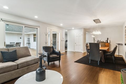 Tiny photo for 1 Harrogate on Oxford Road, Rolling Meadows, IL 60008 (MLS # 12539608)