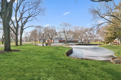 Tiny photo for 1 Harrogate on Oxford Road, Rolling Meadows, IL 60008 (MLS # 12539608)