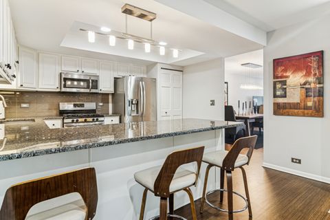 Tiny photo for 1 Harrogate on Oxford Road, Rolling Meadows, IL 60008 (MLS # 12539608)