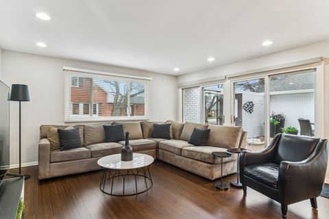 Tiny photo for 1 Harrogate on Oxford Road, Rolling Meadows, IL 60008 (MLS # 12539608)