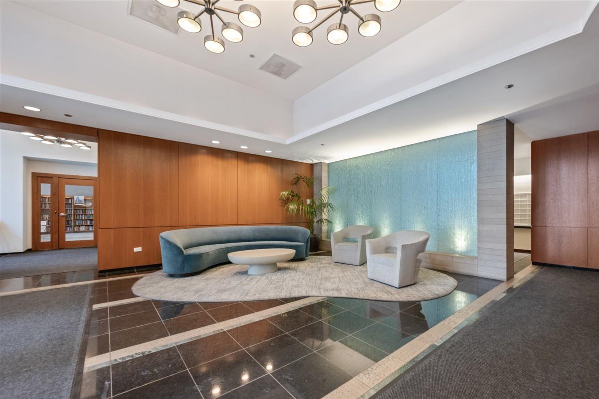 420 E Waterside Drive 911