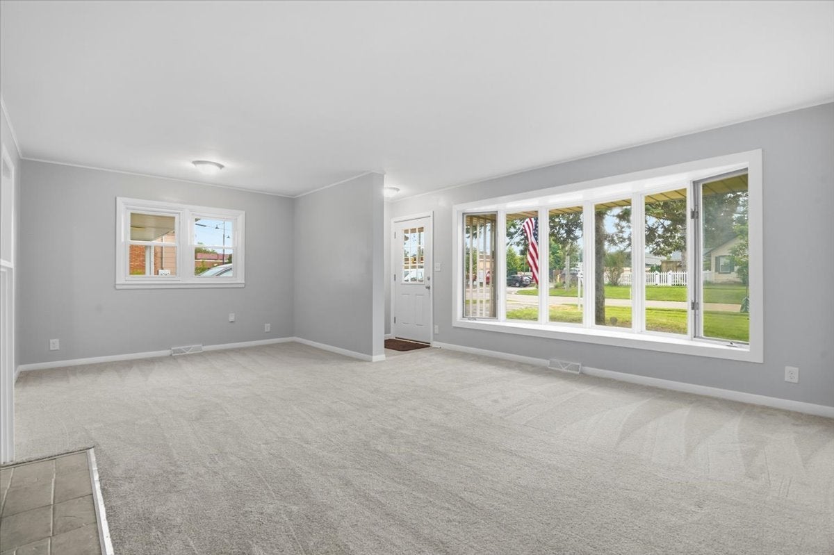 176 Lakeshore Drive