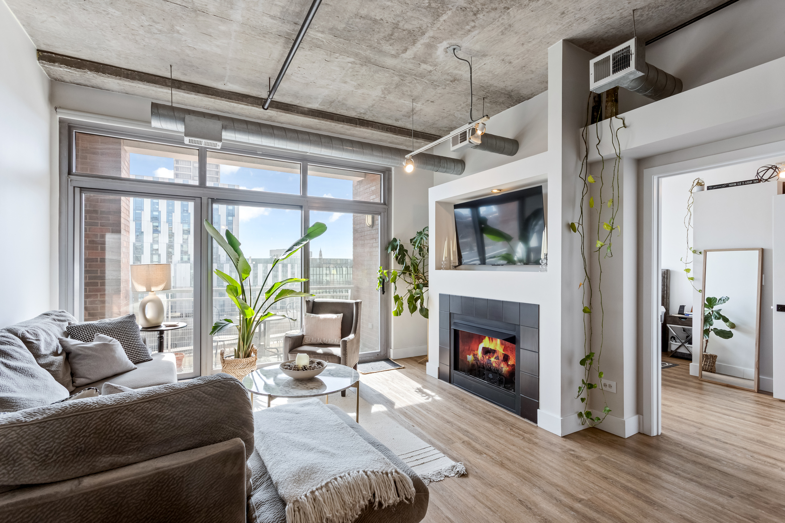 933 W Van Buren Street 409