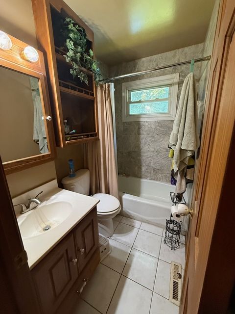 Tiny photo for 242 Thompson Avenue, Winthrop Harbor, IL 60096 (MLS # 12439575)