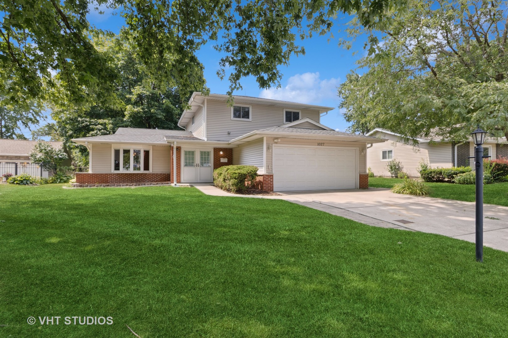 1027 Duxbury Lane