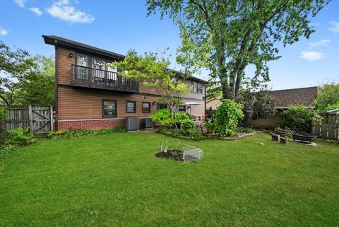 Tiny photo for 836 Bonita Avenue, Elk Grove Village, IL 60007 (MLS # 12490900)