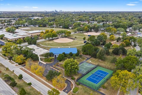 Tiny photo for 836 Bonita Avenue, Elk Grove Village, IL 60007 (MLS # 12490900)