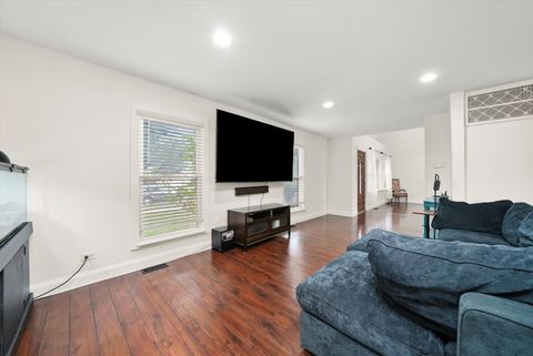 Tiny photo for 836 Bonita Avenue, Elk Grove Village, IL 60007 (MLS # 12490900)