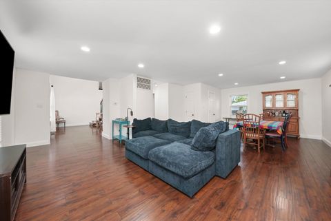 Tiny photo for 836 Bonita Avenue, Elk Grove Village, IL 60007 (MLS # 12490900)