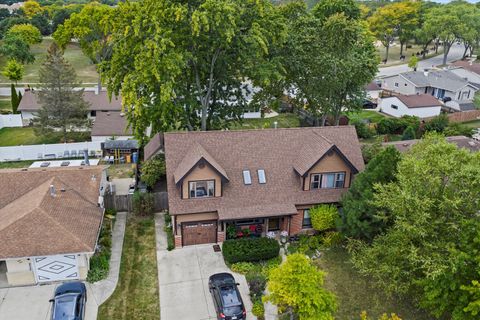 Tiny photo for 836 Bonita Avenue, Elk Grove Village, IL 60007 (MLS # 12490900)