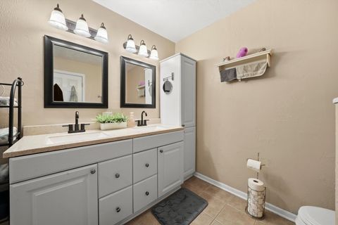 Tiny photo for 836 Bonita Avenue, Elk Grove Village, IL 60007 (MLS # 12490900)