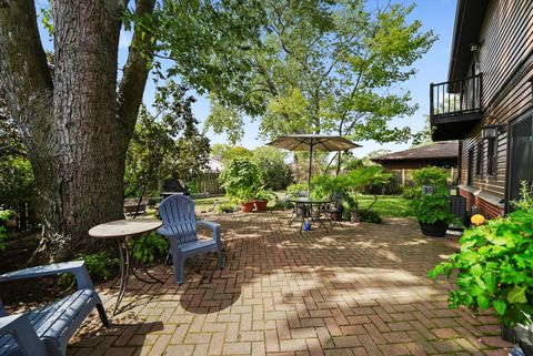 Tiny photo for 836 Bonita Avenue, Elk Grove Village, IL 60007 (MLS # 12490900)