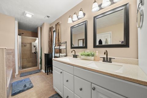 Tiny photo for 836 Bonita Avenue, Elk Grove Village, IL 60007 (MLS # 12490900)