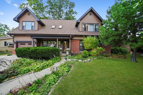 Tiny photo for 836 Bonita Avenue, Elk Grove Village, IL 60007 (MLS # 12490900)
