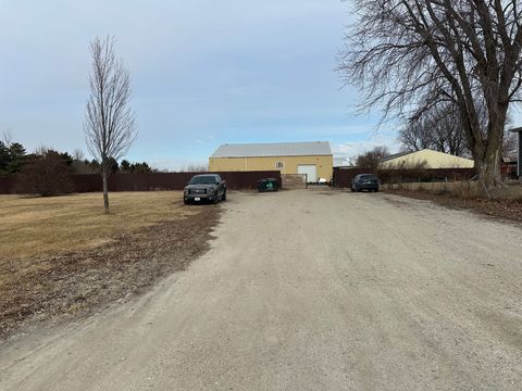 500 E Railroad Avenue Leland IL 60531